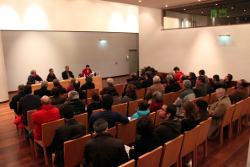 Cerca de meia centena de pessoas participaram na sessão de apresentação do livro